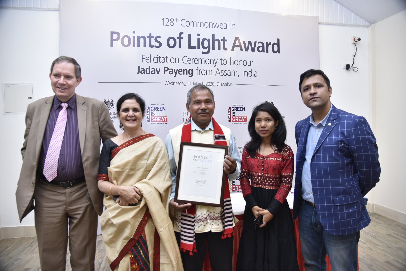 Commonwealth points of light award