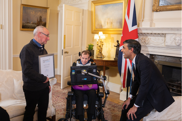 PM Rishi Sunak awards Rob Burrow MBE with the 2000th Point of Light